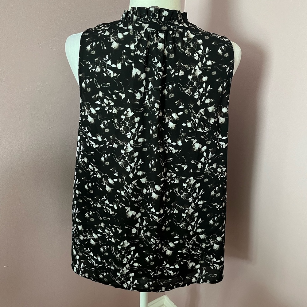 Dressy Sleeveless Blouse size M - Picture 8 of 10